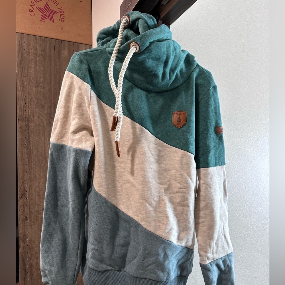 Wanakome Teal and Gray Sweater